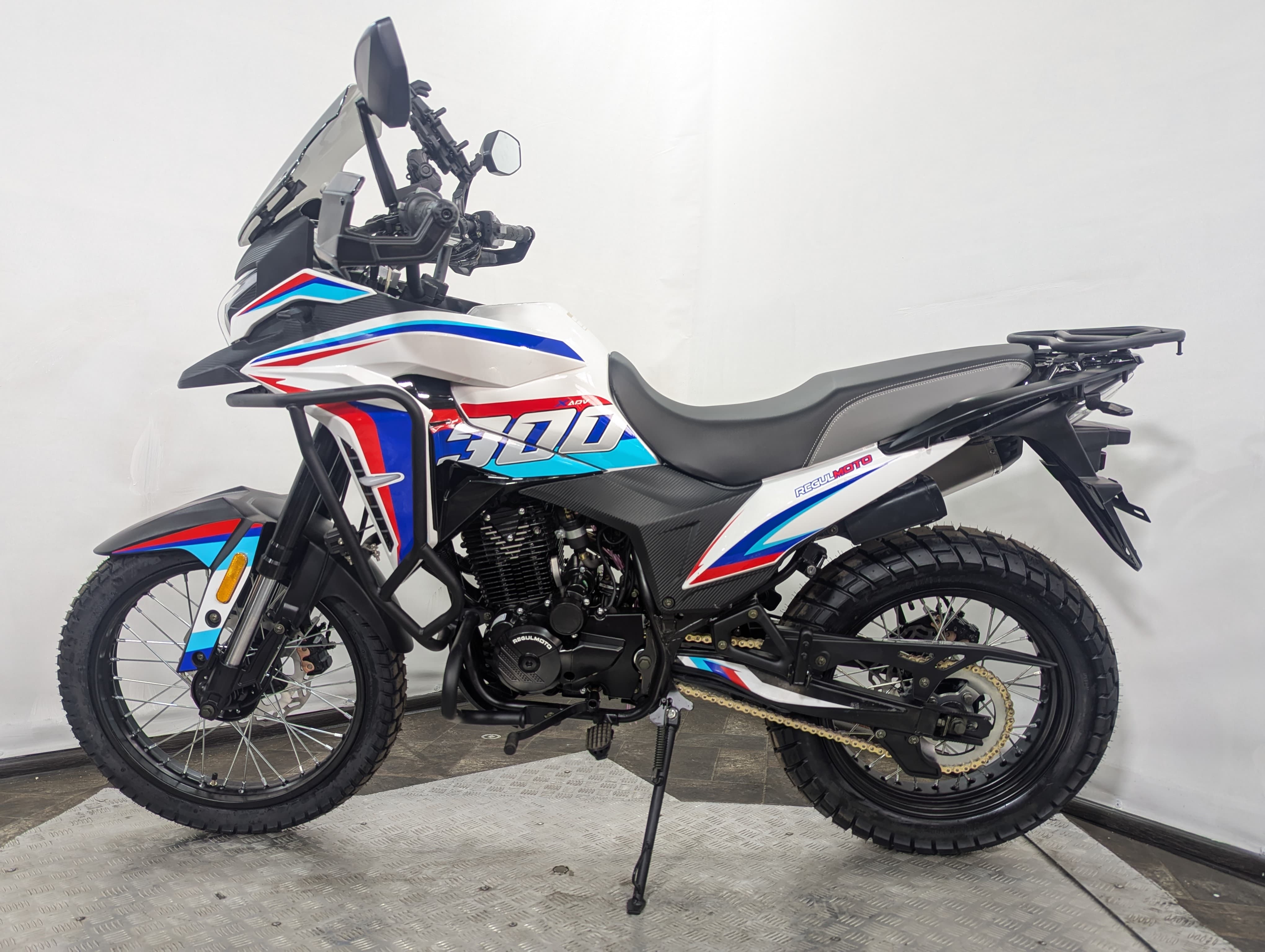 Мотоцикл Regulmoto XADV Белый синий